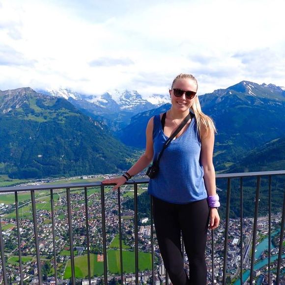 Meet your Posher, Gloria - Picture 1 of 1